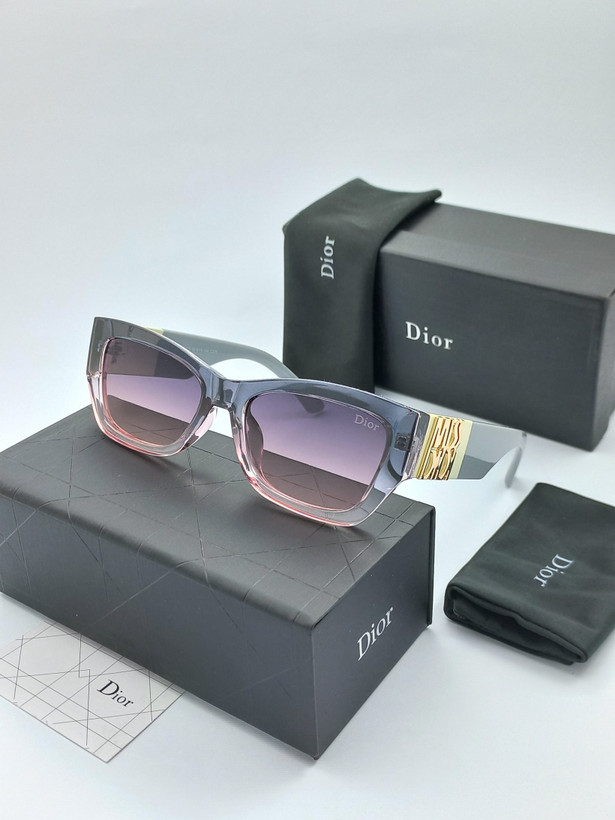 عینک آفتابی زنانه دیور w90225 | «با دیور، به نگاهت ظرافت و درخشش هدیه کن. 🕶️»