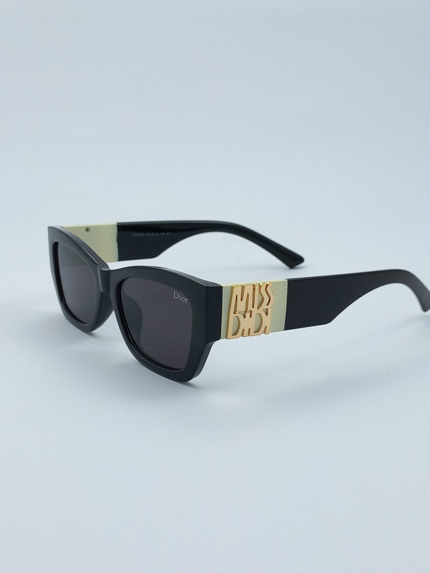 عینک آفتابی زنانه دیور w90225 | «با دیور، به نگاهت ظرافت و درخشش هدیه کن. 🕶️»